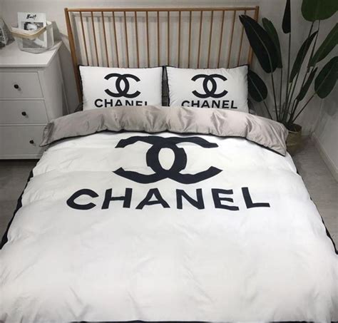 housse de couette motif Chanel